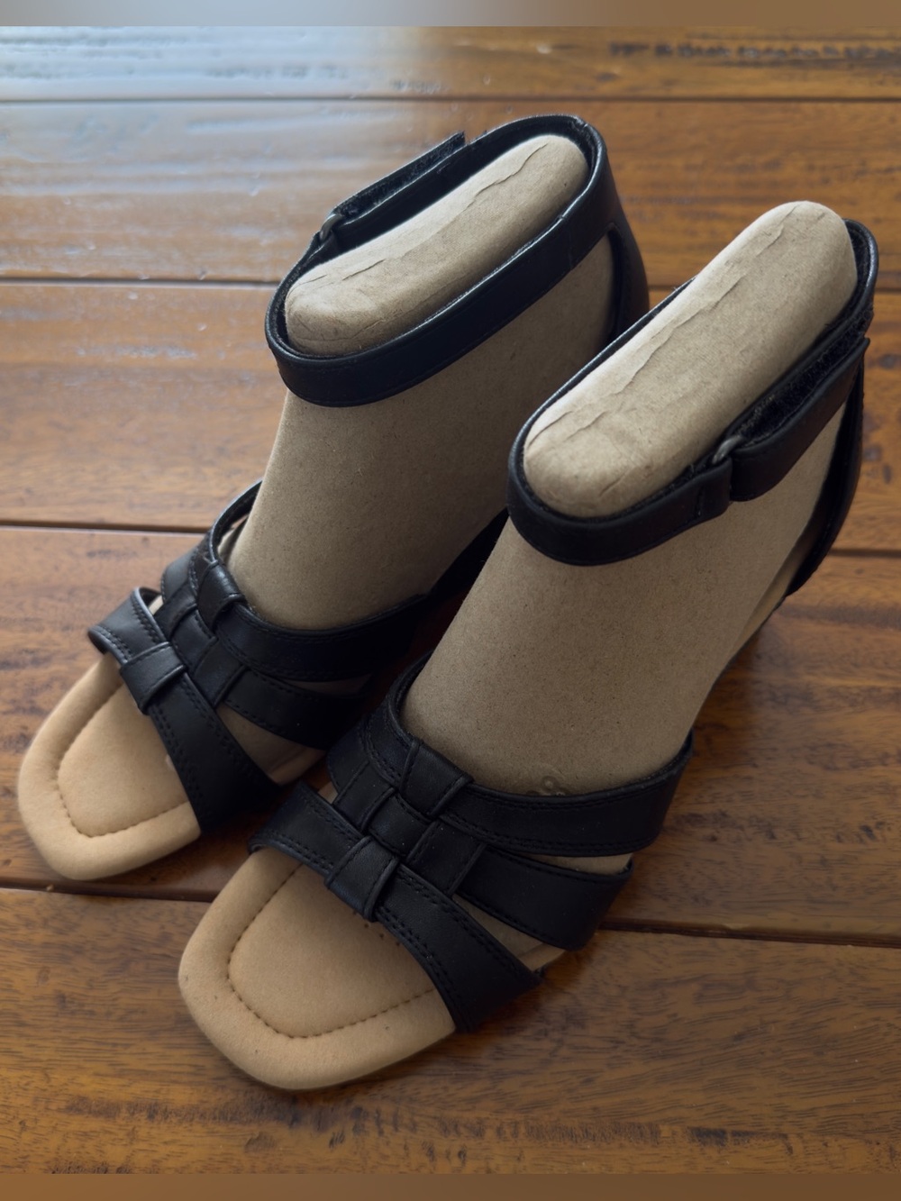 Clarks Kyarra Joy Black Leather Wedge Sandals Size 8 NIB